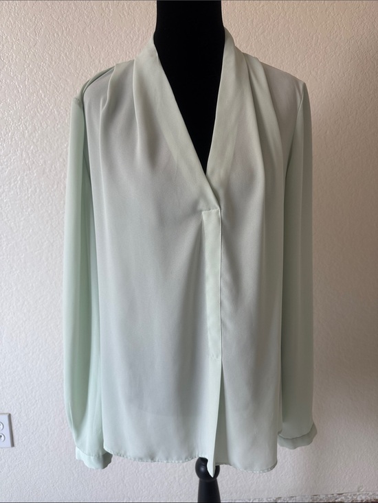 Rose & Olive Tops - Light Green V-Neck Long Sleeve Women's Blouse